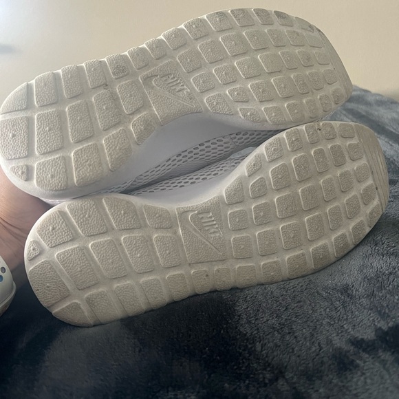 Nike Roshe One Women's Shoes - Picture 3 of 4